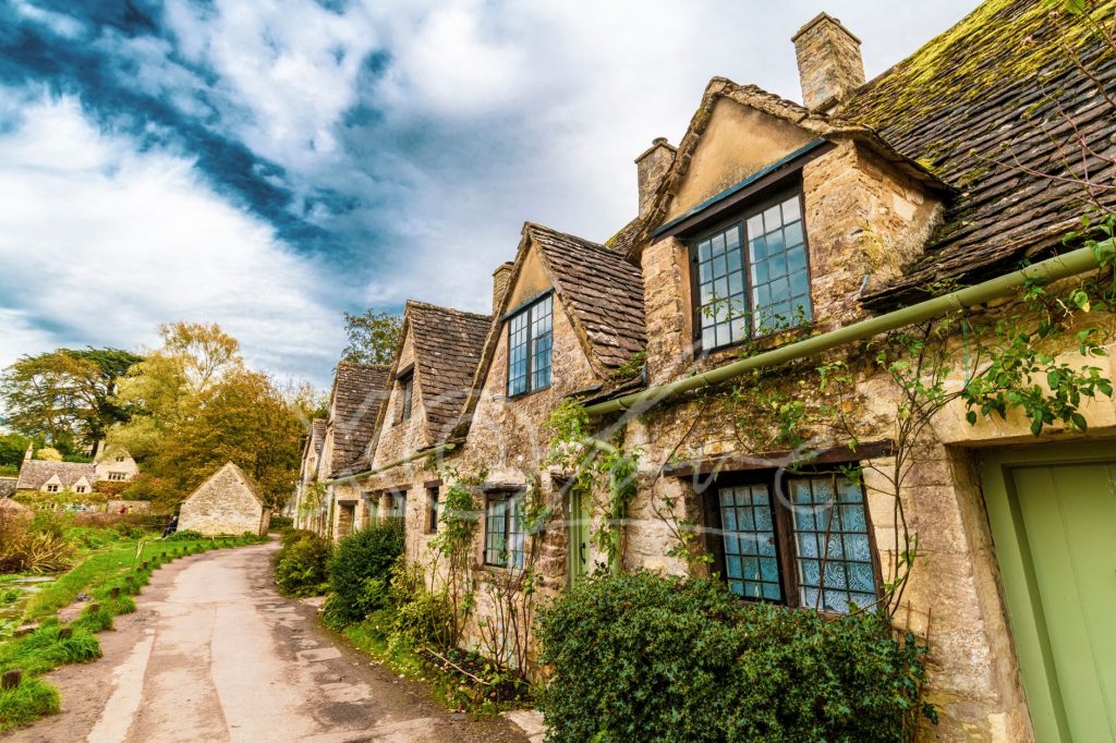 Weekend Getaways with a London Escort — Top UK Destinations