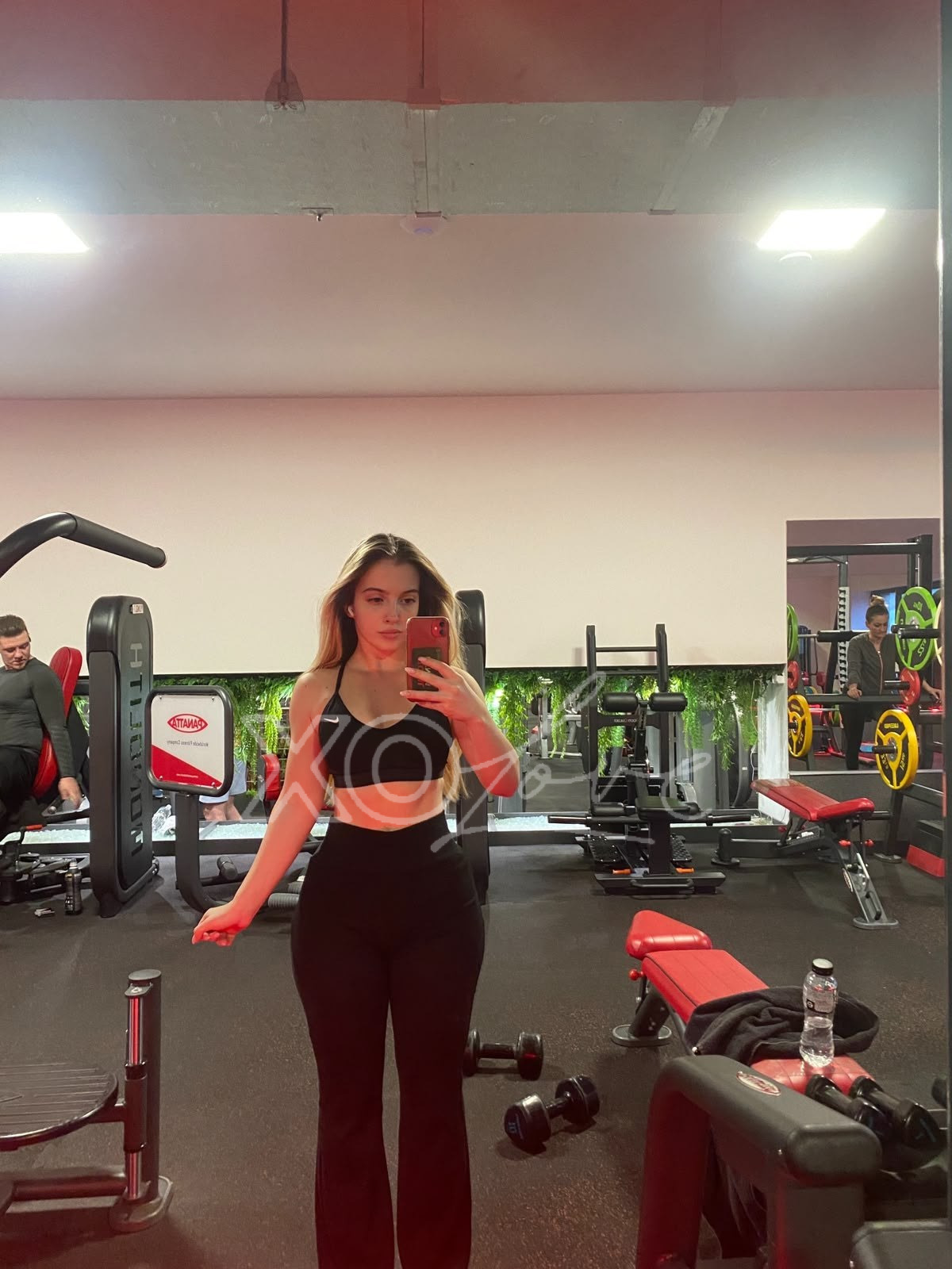 Laura — photo 9