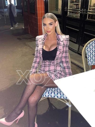 Claire — photo 1